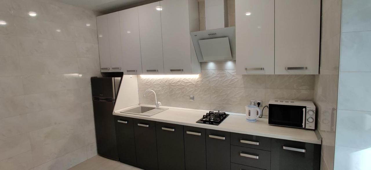 Luxury Apartments Atlant Lutsʼk Exterior foto